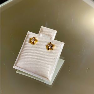 Arete de estrella con brillante
